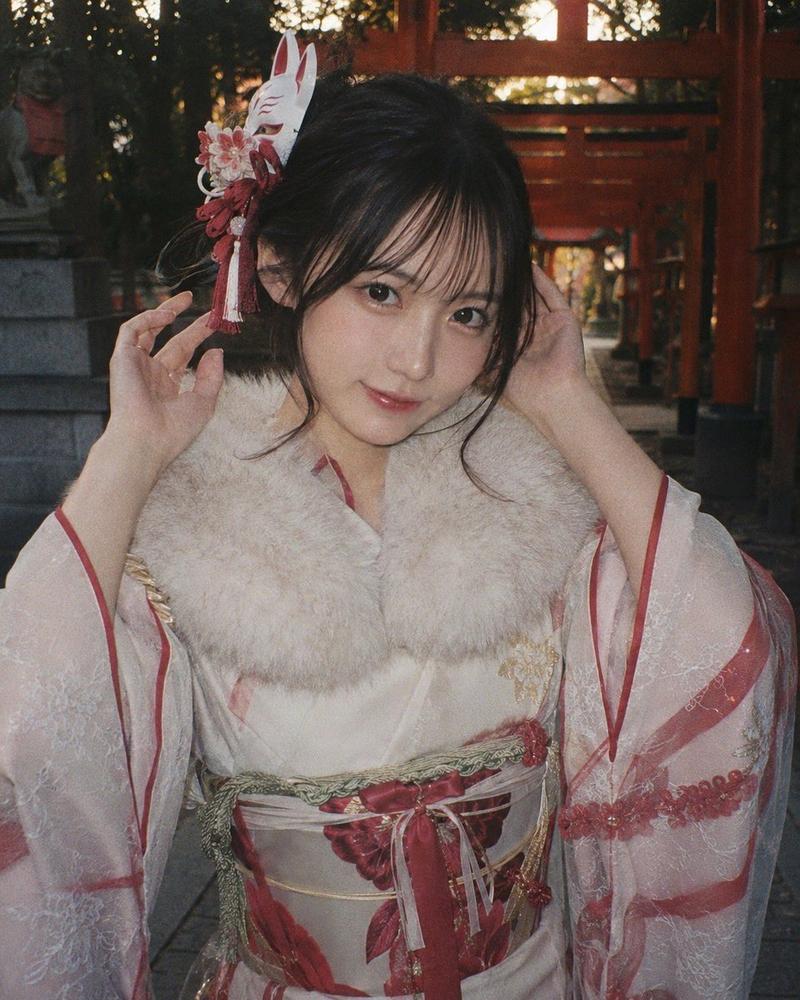 神社和服肖像（面部遮挡）