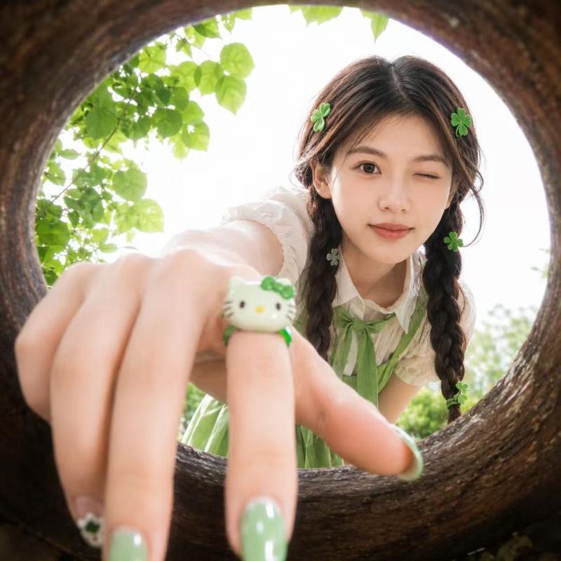 柔和春日樱花视角人像