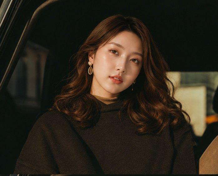东亚女性电影感人像拼贴