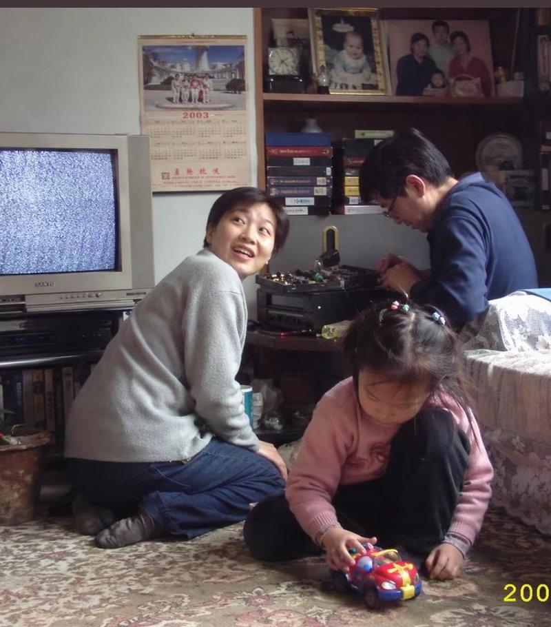 21 世纪初家庭客厅照片