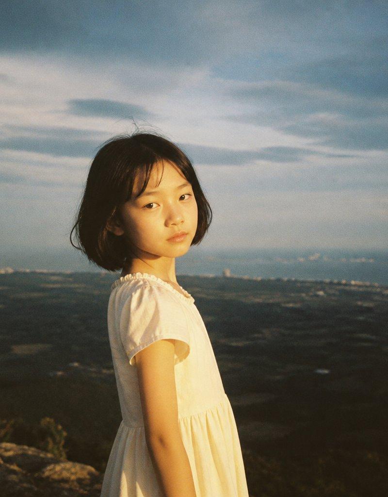 山顶上的女孩