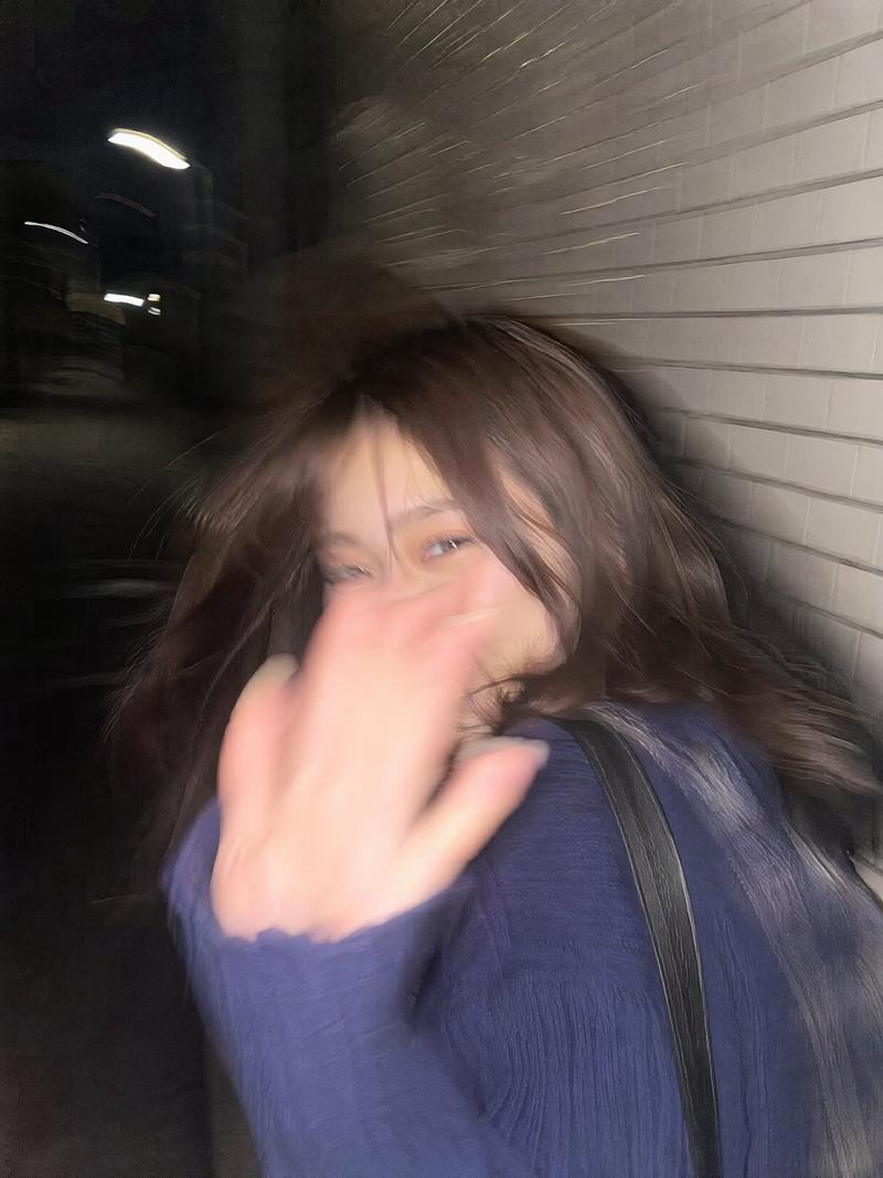 逼真的智能手机夜间动态模糊快照