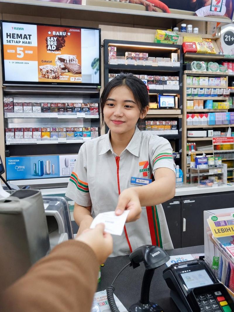 照片级写实便利店收银员