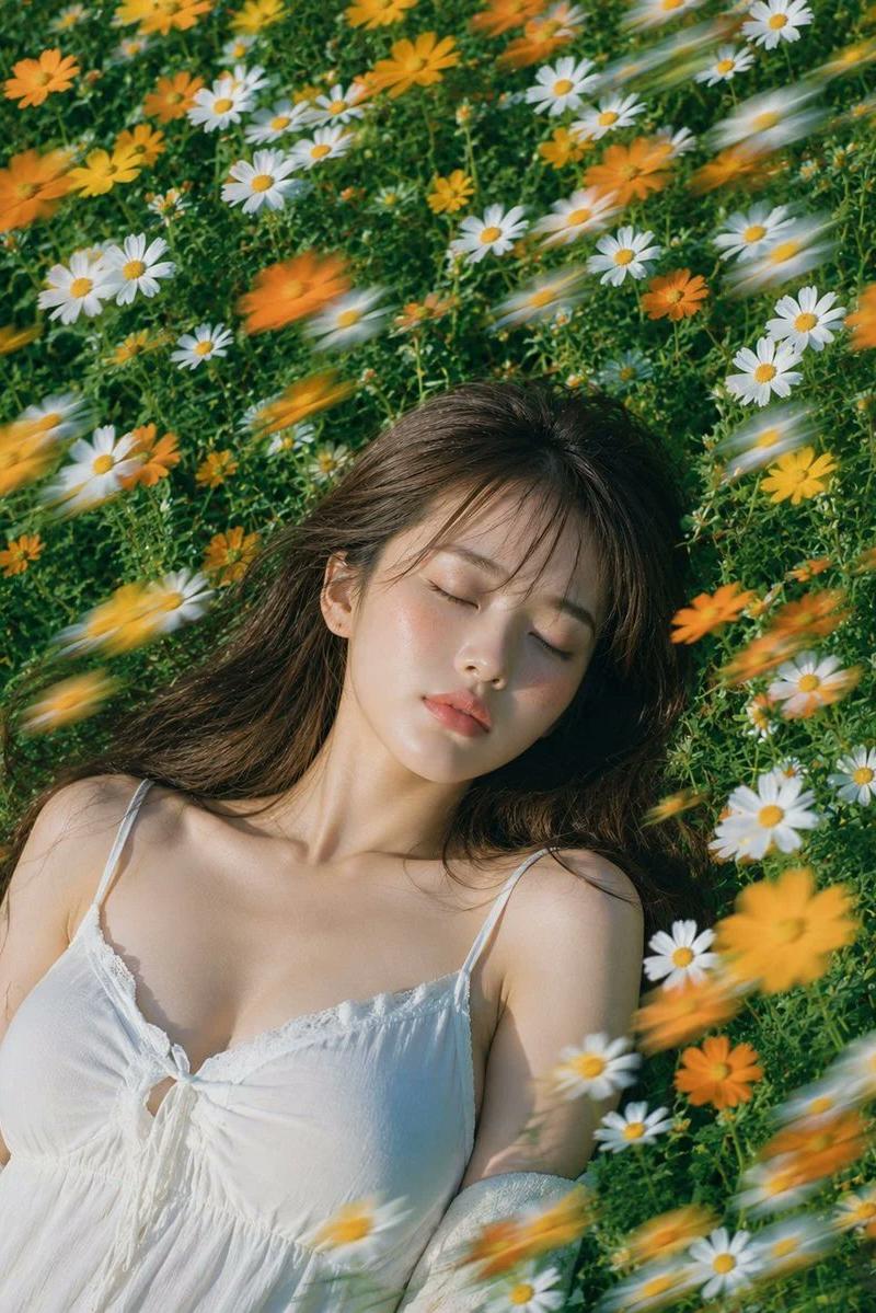 夏日花海中的小憩