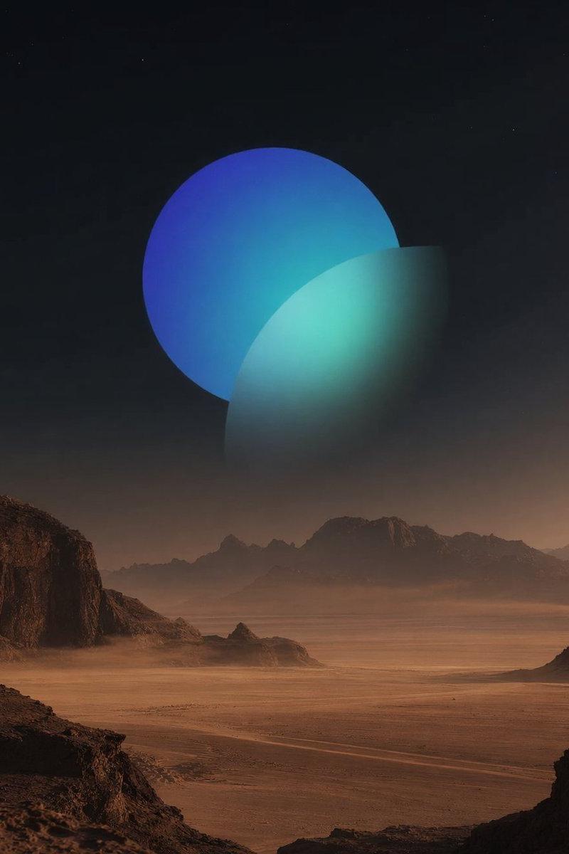 双星映照下的超现实沙漠